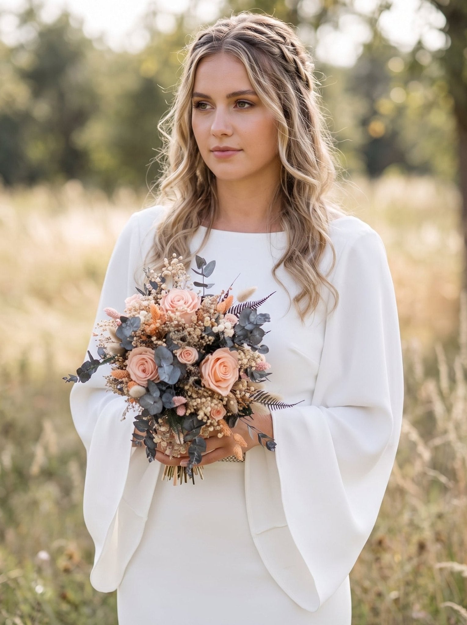 Boho Brautstrauß mit konservierten Rosen und Trockenblumen