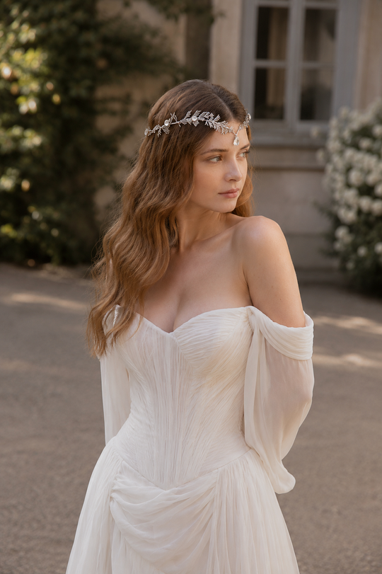 Low Waist Wedding Dresses and Right accessories