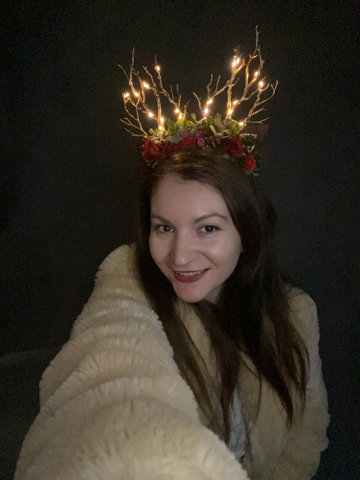 Christmas Reindeer Antler Headband: Woodland blueberries with lights – handmade floral hair accessory by magaela