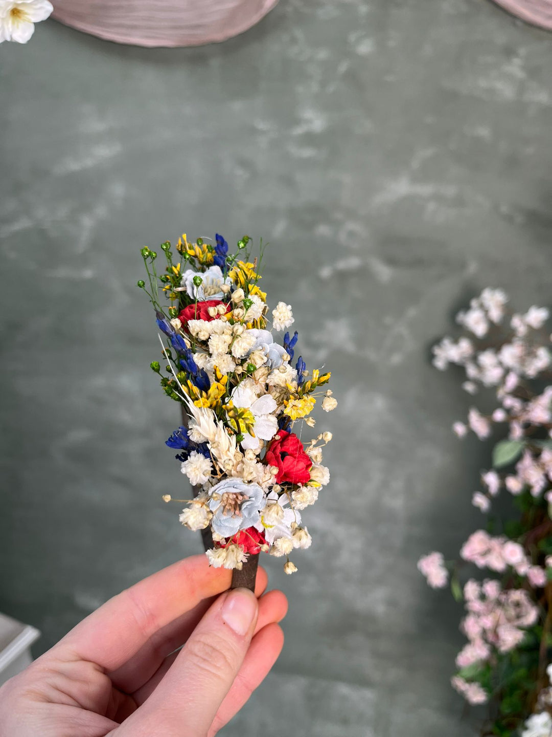 Florales Volksstirnband mit Wildblumen, Lavendel, Schleierkraut und gelben Blüten