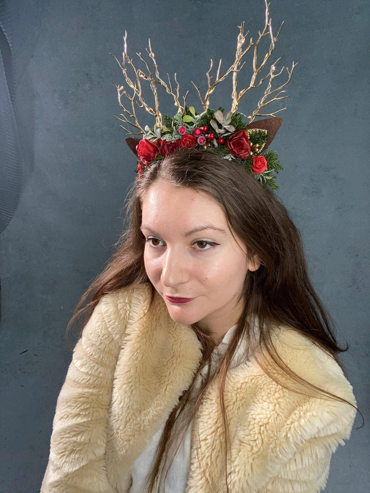 Christmas Reindeer Antler Headband: Woodland blueberries with lights – handmade floral hair accessory by magaela