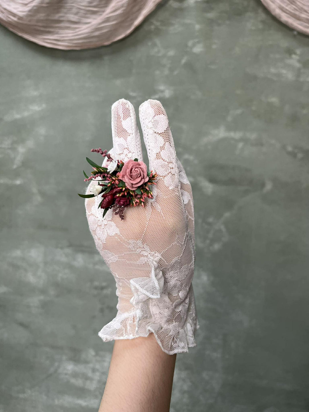 Magenta Flower Ring: Boho Frida Style Floral Jewelry – handmade floral hair accessory by magaela