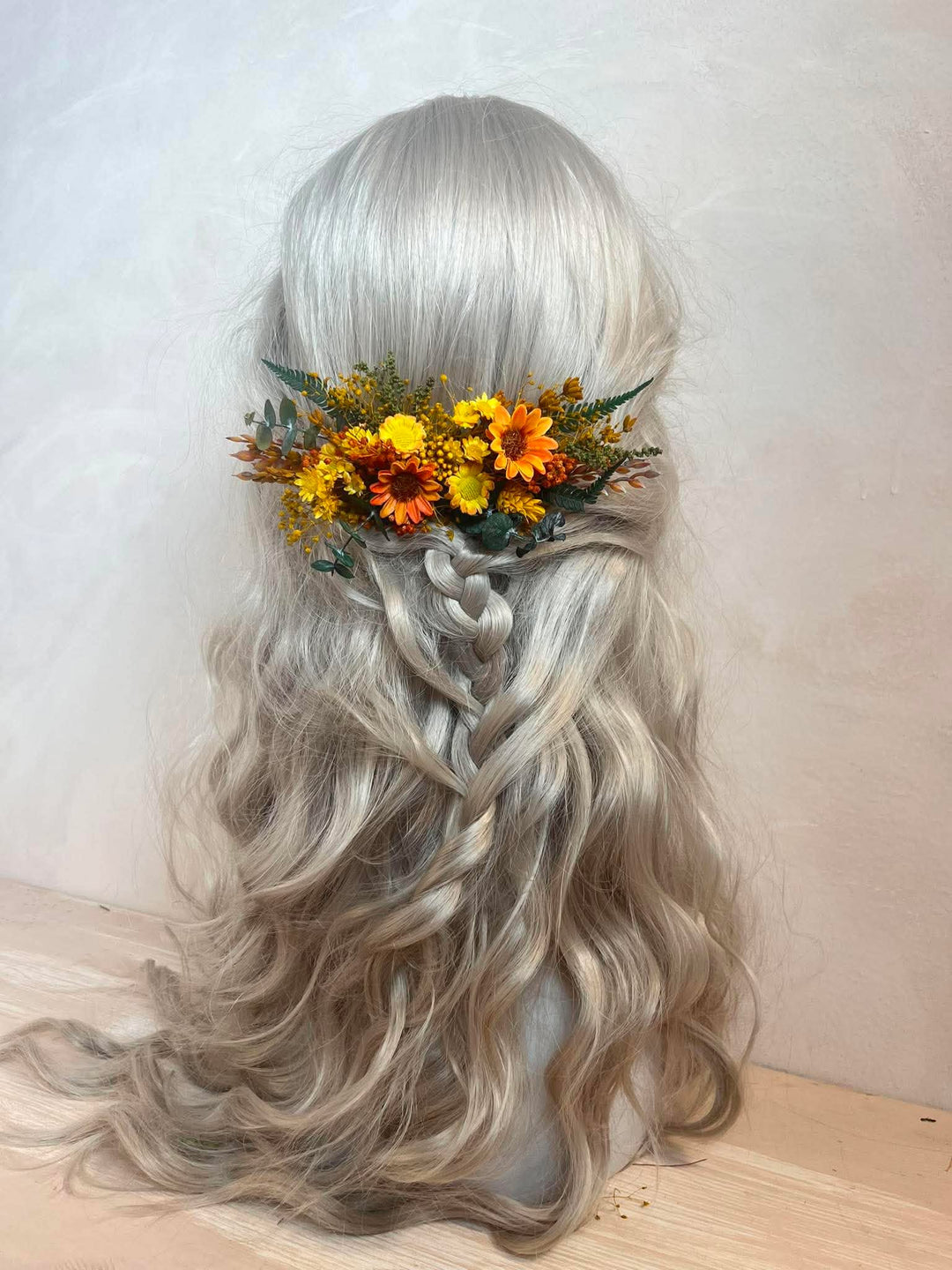 Haarkamm Orange-Gelb mit Gänseblümchen, Schleierkraut und Farn