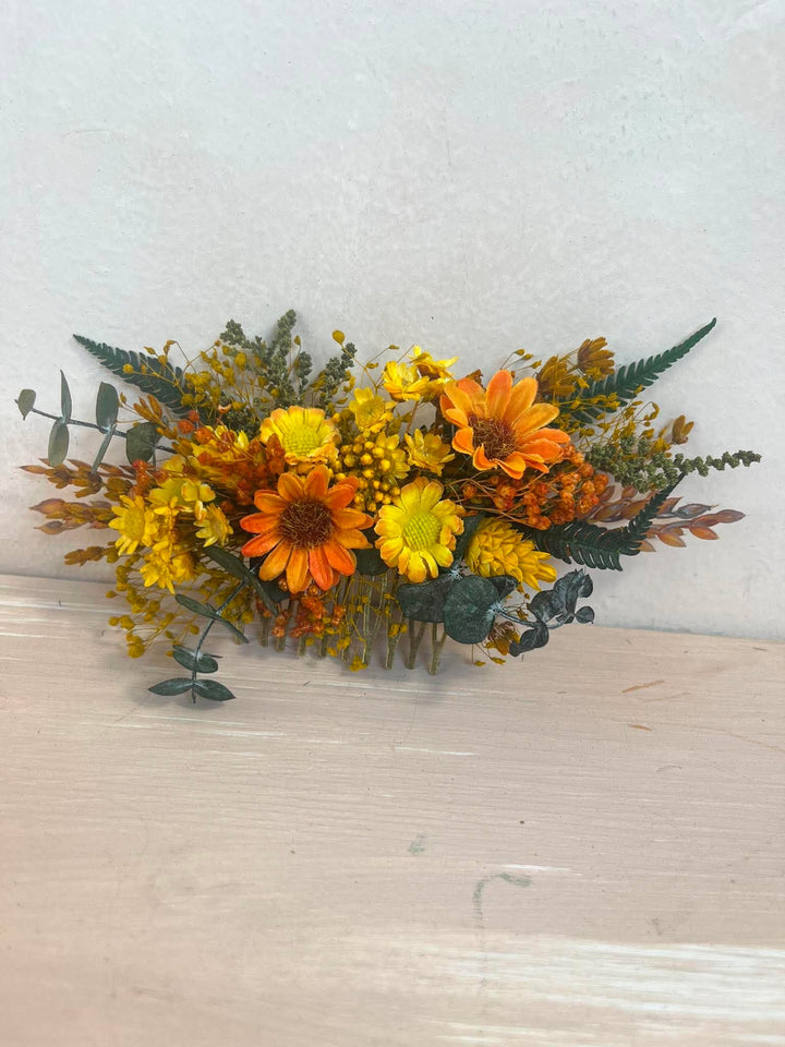 Haarkamm Orange-Gelb mit Gänseblümchen, Schleierkraut und Farn