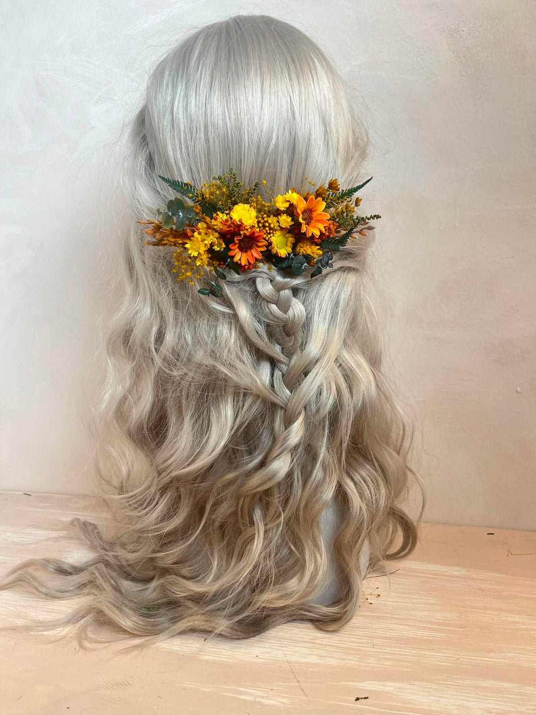 Haarkamm Orange-Gelb mit Gänseblümchen, Schleierkraut und Farn