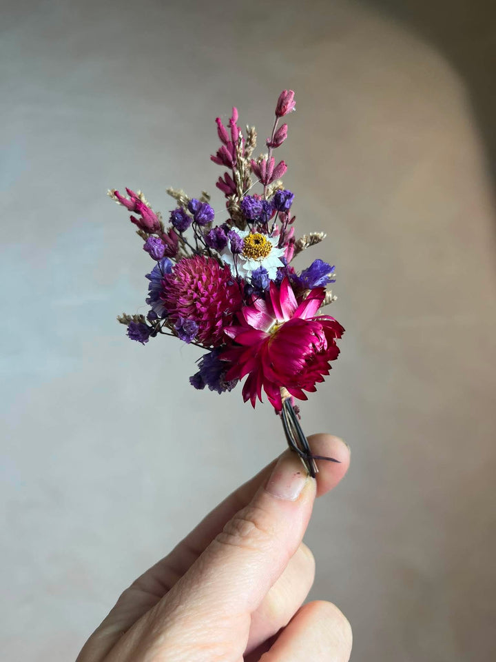 Pink and Purple Dried Flower Hair Comb | Helichrysum, Lagurus and Statice – handmade floral hair accessory by magaela