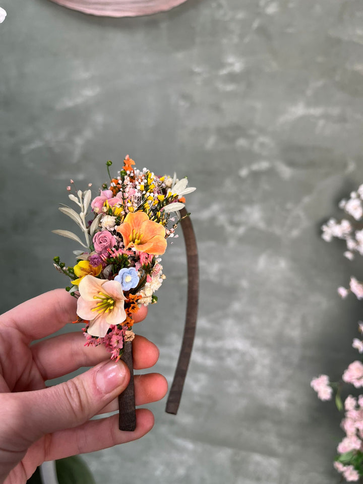 Wildflower Side Hair Headband with Orange Flowers, Ixodia and Gypsophila – handmade floral hair accessory by magaela