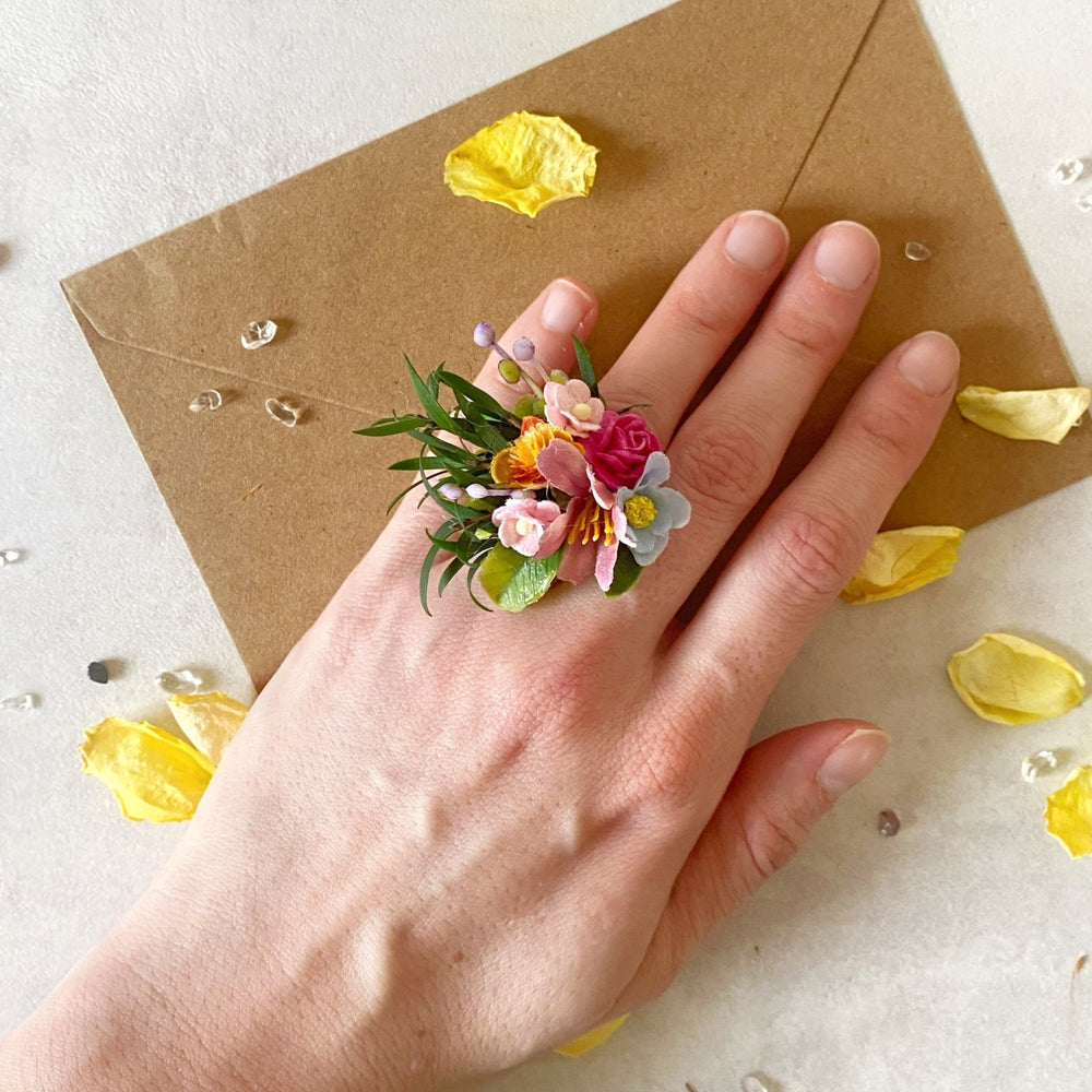 Colorful Wildflower Ring: Handmade Adjustable Flower Ring with Preserved Leaves – handmade floral hair accessory by magaela