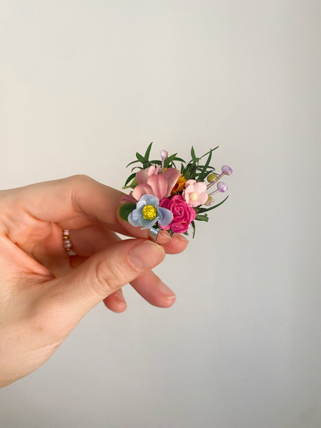 Colorful Wildflower Ring: Handmade Adjustable Flower Ring with Preserved Leaves – handmade floral hair accessory by magaela