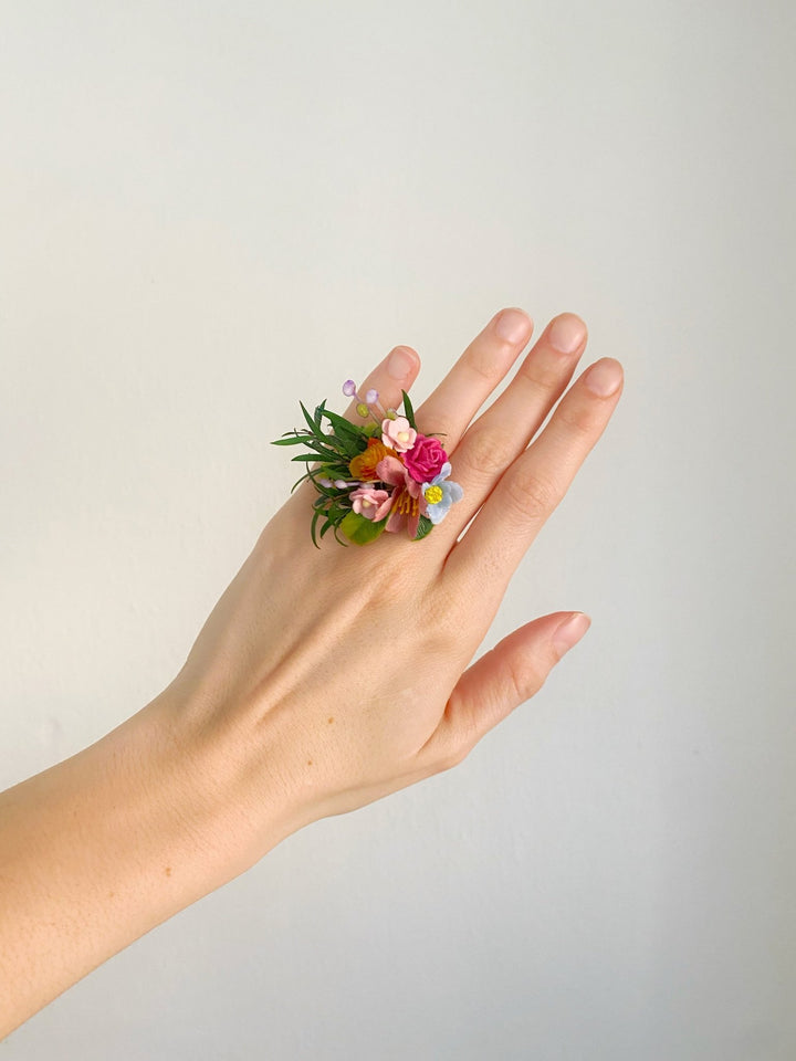Colorful Wildflower Ring: Handmade Adjustable Flower Ring with Preserved Leaves – handmade floral hair accessory by magaela