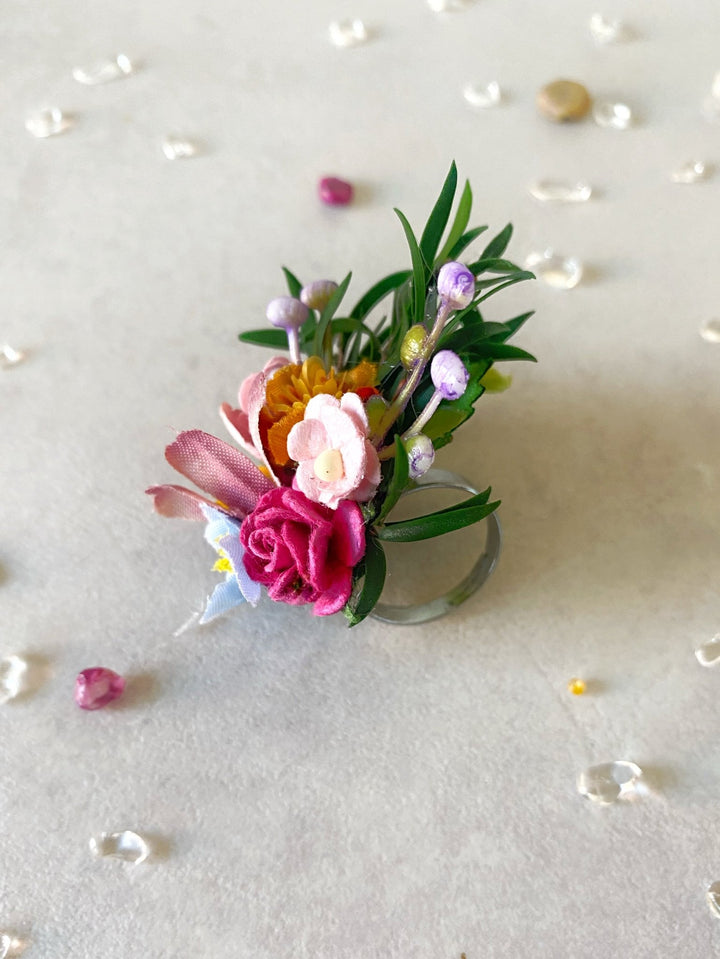 Colorful Wildflower Ring: Handmade Adjustable Flower Ring with Preserved Leaves – handmade floral hair accessory by magaela