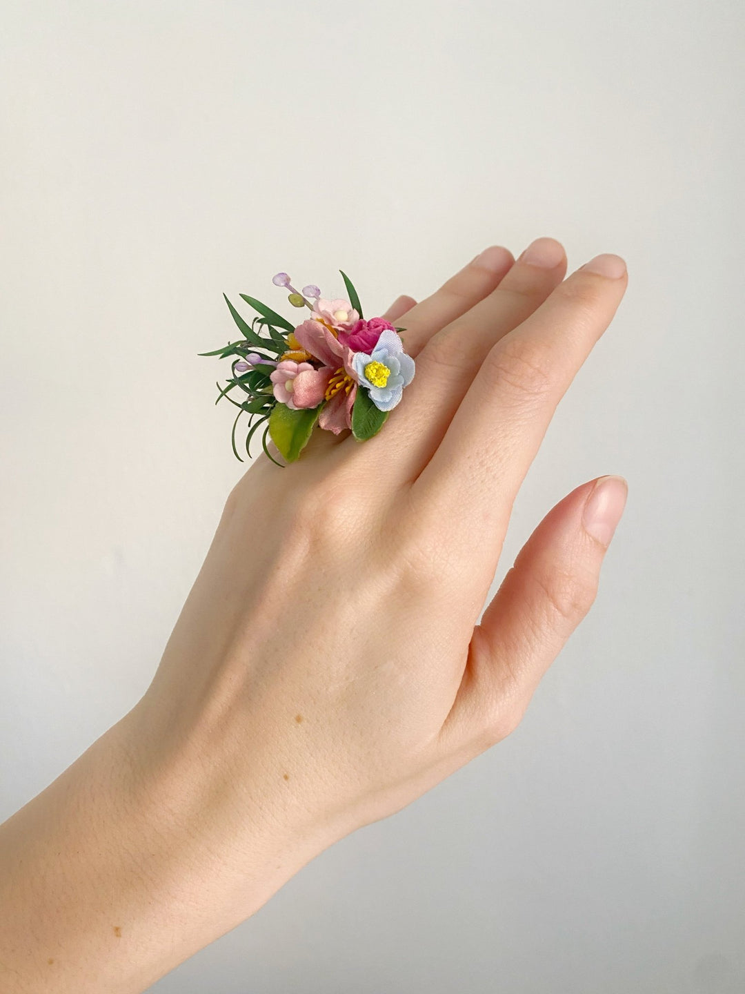 Colorful Wildflower Ring: Handmade Adjustable Flower Ring with Preserved Leaves – handmade floral hair accessory by magaela