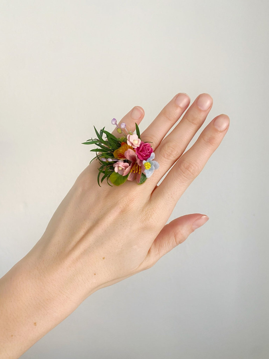 Colorful Wildflower Ring: Handmade Adjustable Flower Ring with Preserved Leaves – handmade floral hair accessory by magaela