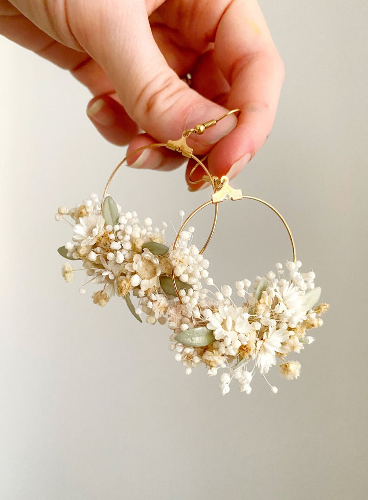 Floral Hoop Earrings 6 cm – Ixodia & Gypsophila Dried Flower Earrings – handmade floral hair accessory by magaela