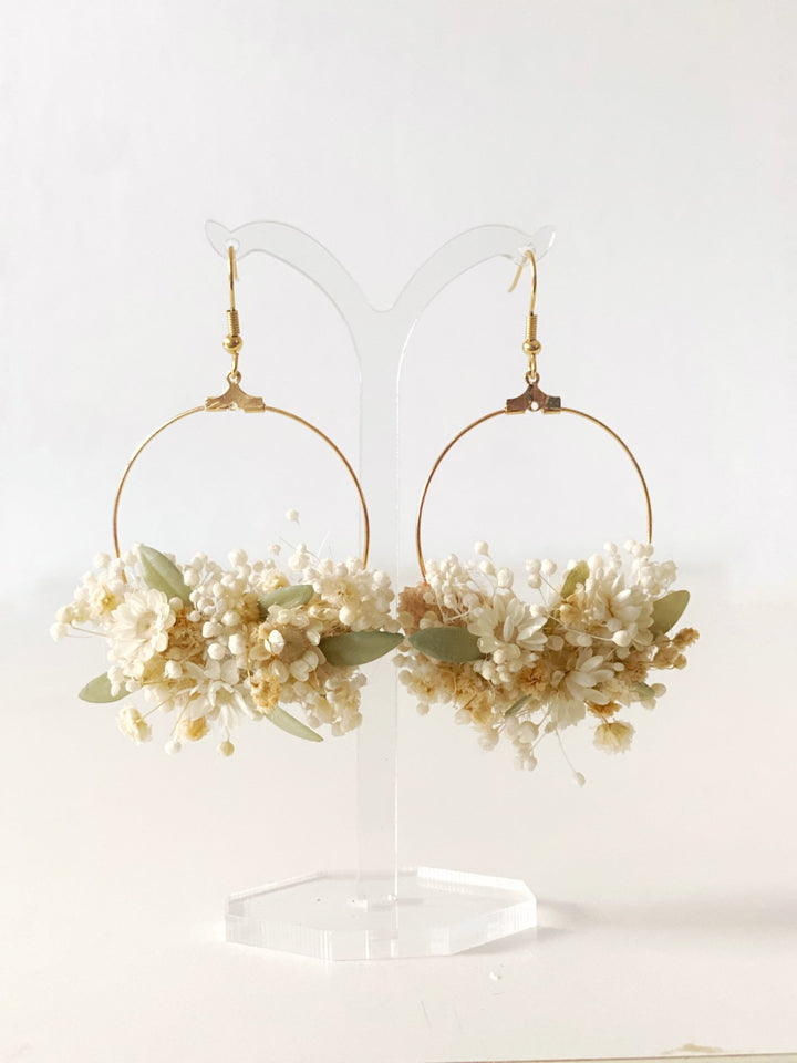 Floral Hoop Earrings 6 cm – Ixodia & Gypsophila Dried Flower Earrings – handmade floral hair accessory by magaela