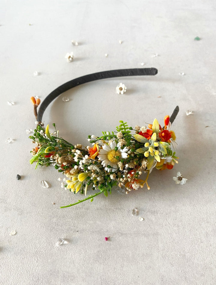 Fresh spring daisy headband - boho headpiece for everyday wear – handmade floral hair accessory by magaela