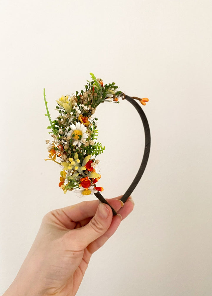Fresh spring daisy headband - boho headpiece for everyday wear – handmade floral hair accessory by magaela