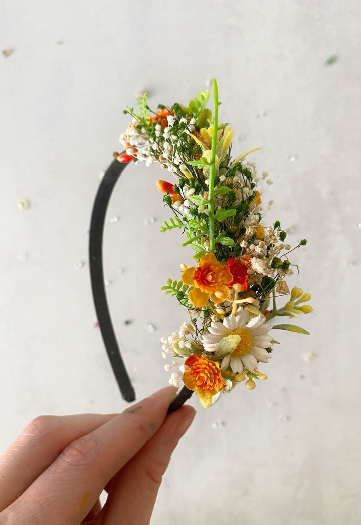 Fresh spring daisy headband - boho headpiece for everyday wear – handmade floral hair accessory by magaela