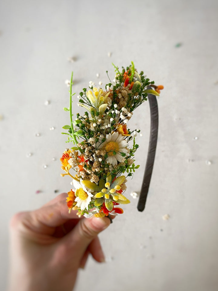Fresh spring daisy headband - boho headpiece for everyday wear – handmade floral hair accessory by magaela