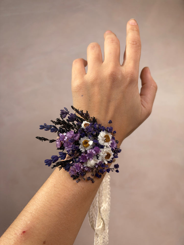 Lavendel- und weißes Gixie-Handgelenk-Korsage-Armband | Brautaccessoire