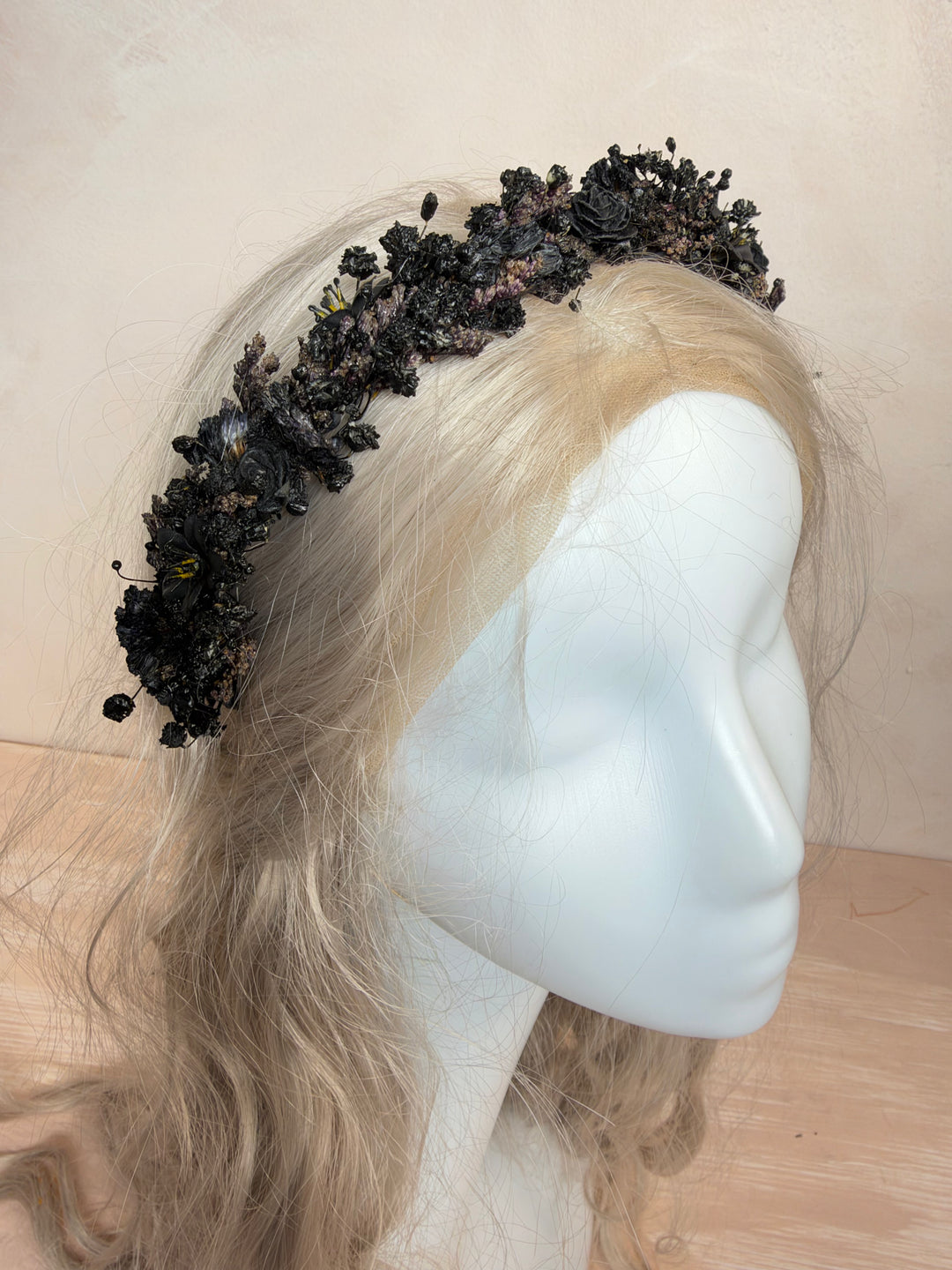 Zartes schwarzes Blumen-Stirnband | Schwarze Kollektion