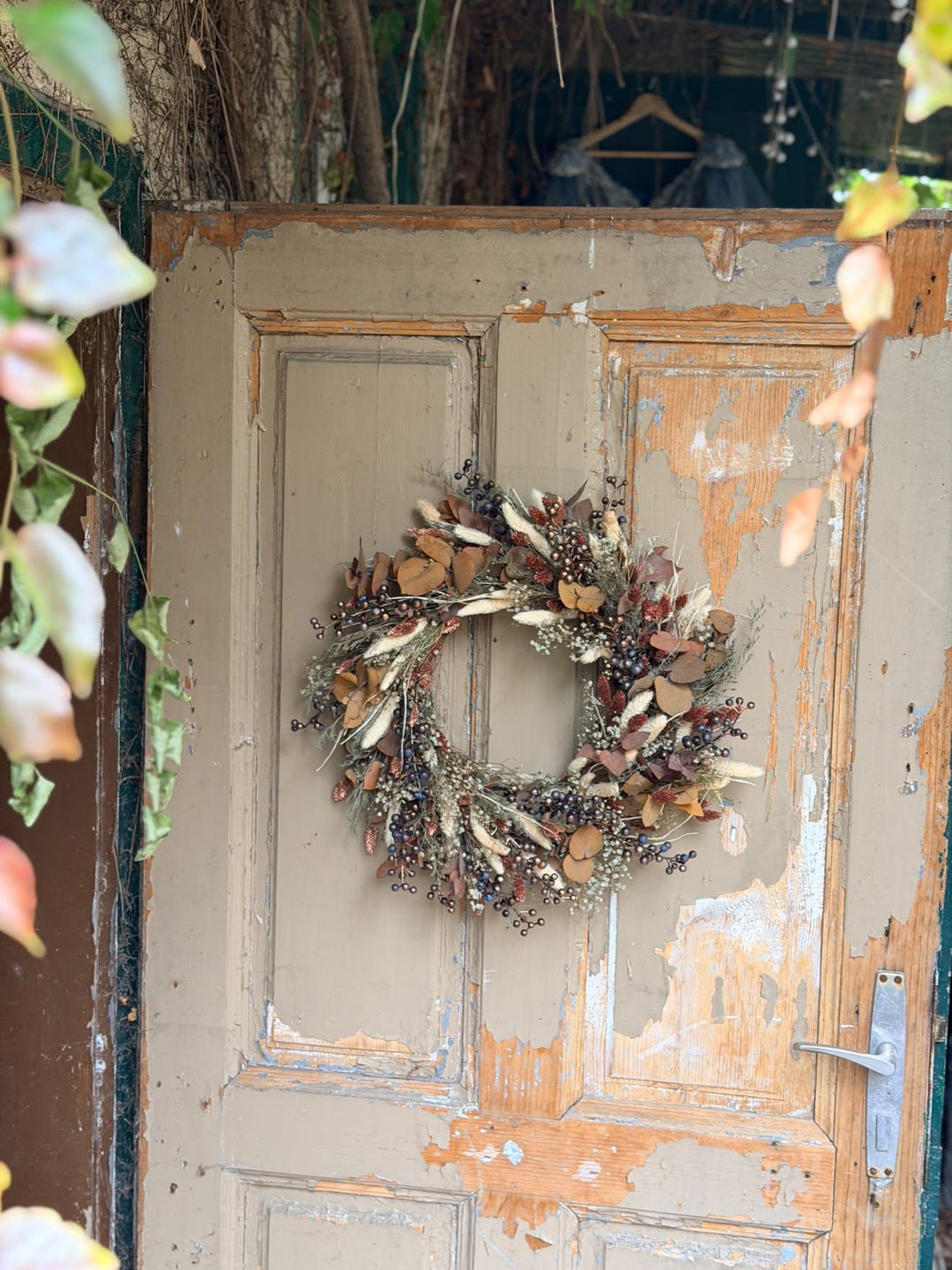 Earthy Autumn Door Wreath with Grasses, Leaves and Berries, 45 cm – handmade floral hair accessory by magaela