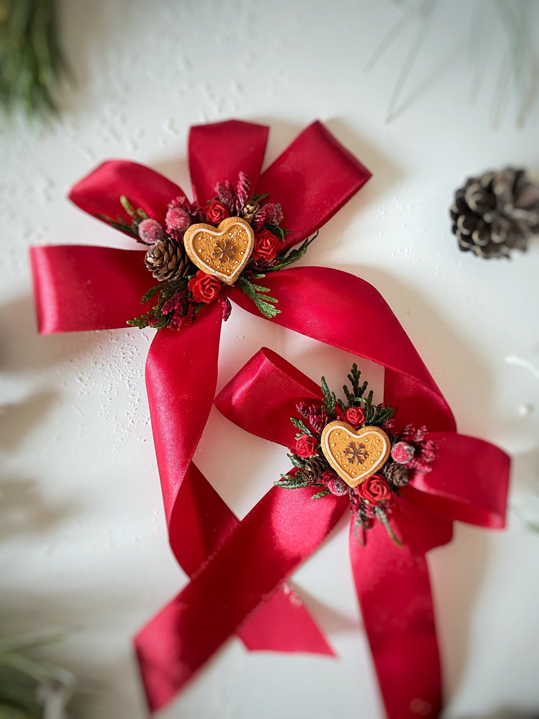 Christmas red hair bow with gingebread heart: matching set for mom and daughter – handmade floral hair accessory by magaela