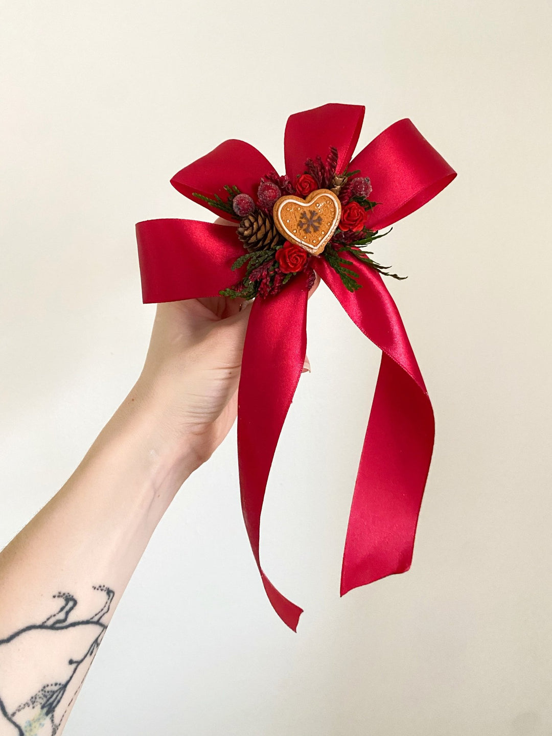 Christmas red hair bow with gingebread heart: matching set for mom and daughter – handmade floral hair accessory by magaela