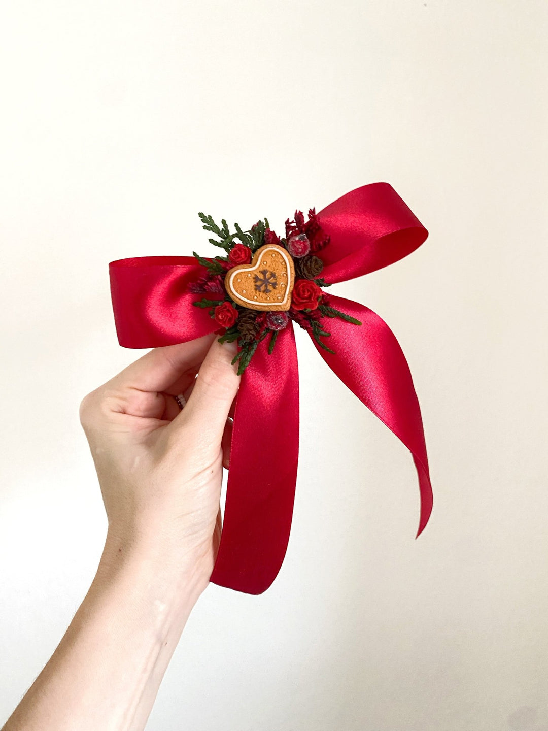 Christmas red hair bow with gingebread heart: matching set for mom and daughter – handmade floral hair accessory by magaela
