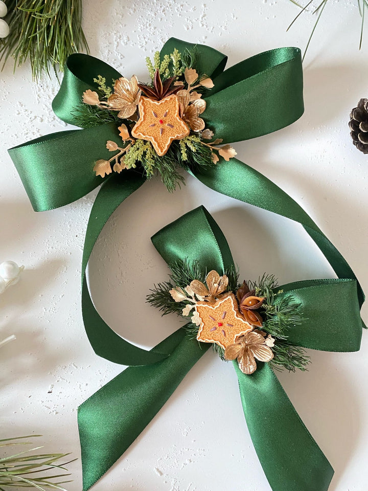 Christmas green hair bow with gingebread star: matching set for mom and daughter – handmade floral hair accessory by magaela