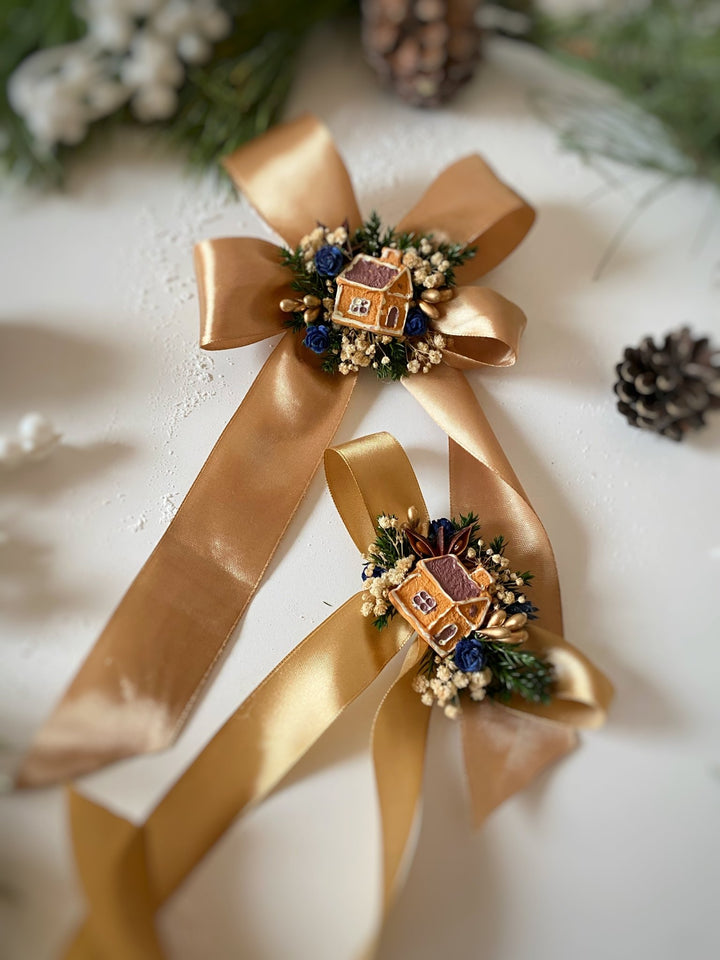 Christmas gold hair bow with gingebread house: matching set for mom and daughter – handmade floral hair accessory by magaela