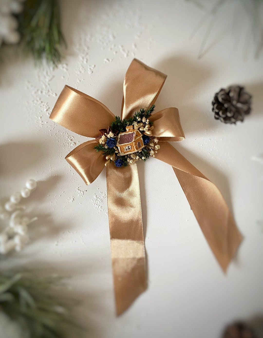 Christmas gold hair bow with gingebread house: matching set for mom and daughter – handmade floral hair accessory by magaela