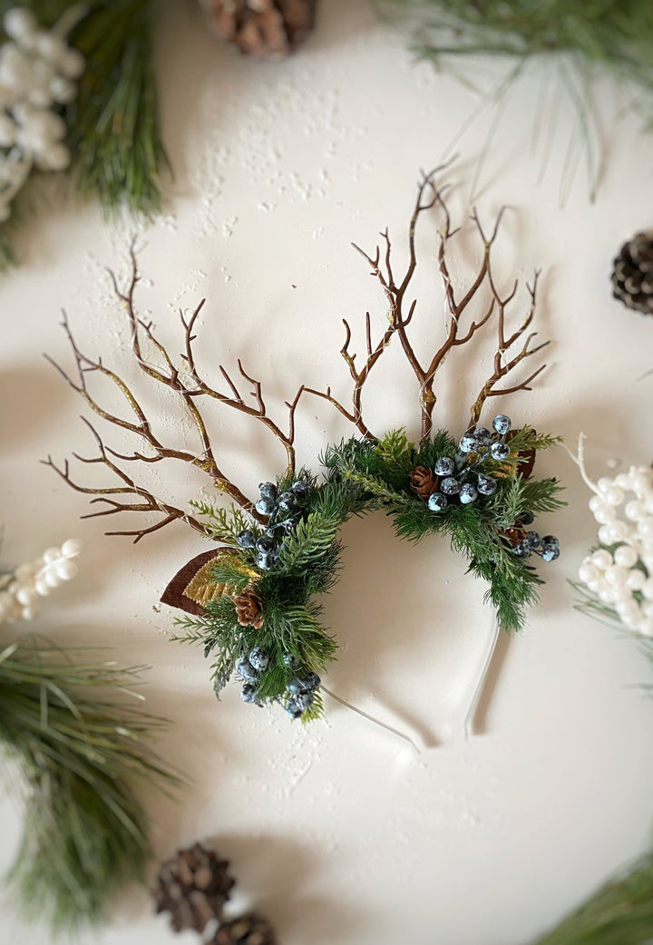 Christmas Reindeer Antler Headband: Woodland blueberries with lights – handmade floral hair accessory by magaela