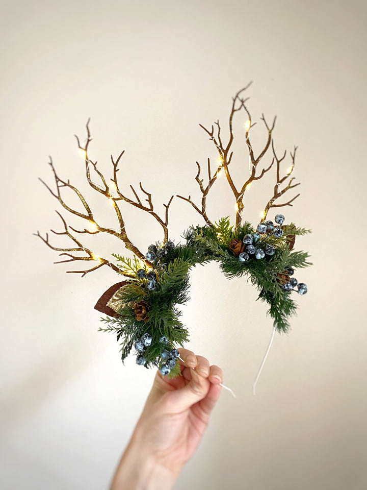 Christmas Reindeer Antler Headband: Woodland blueberries with lights – handmade floral hair accessory by magaela