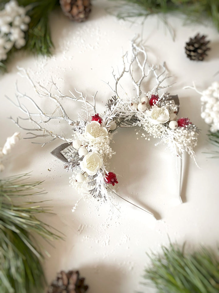 Christmas Reindeer Antler Headband: Winter wonderland with lights – handmade floral hair accessory by magaela