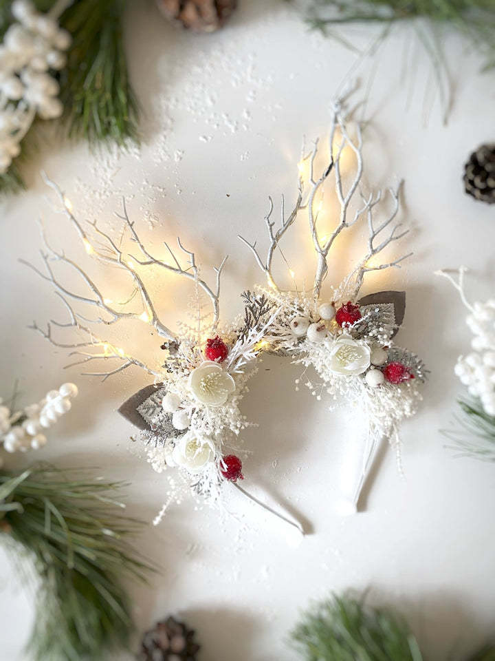 Christmas Reindeer Antler Headband: Winter wonderland with lights – handmade floral hair accessory by magaela