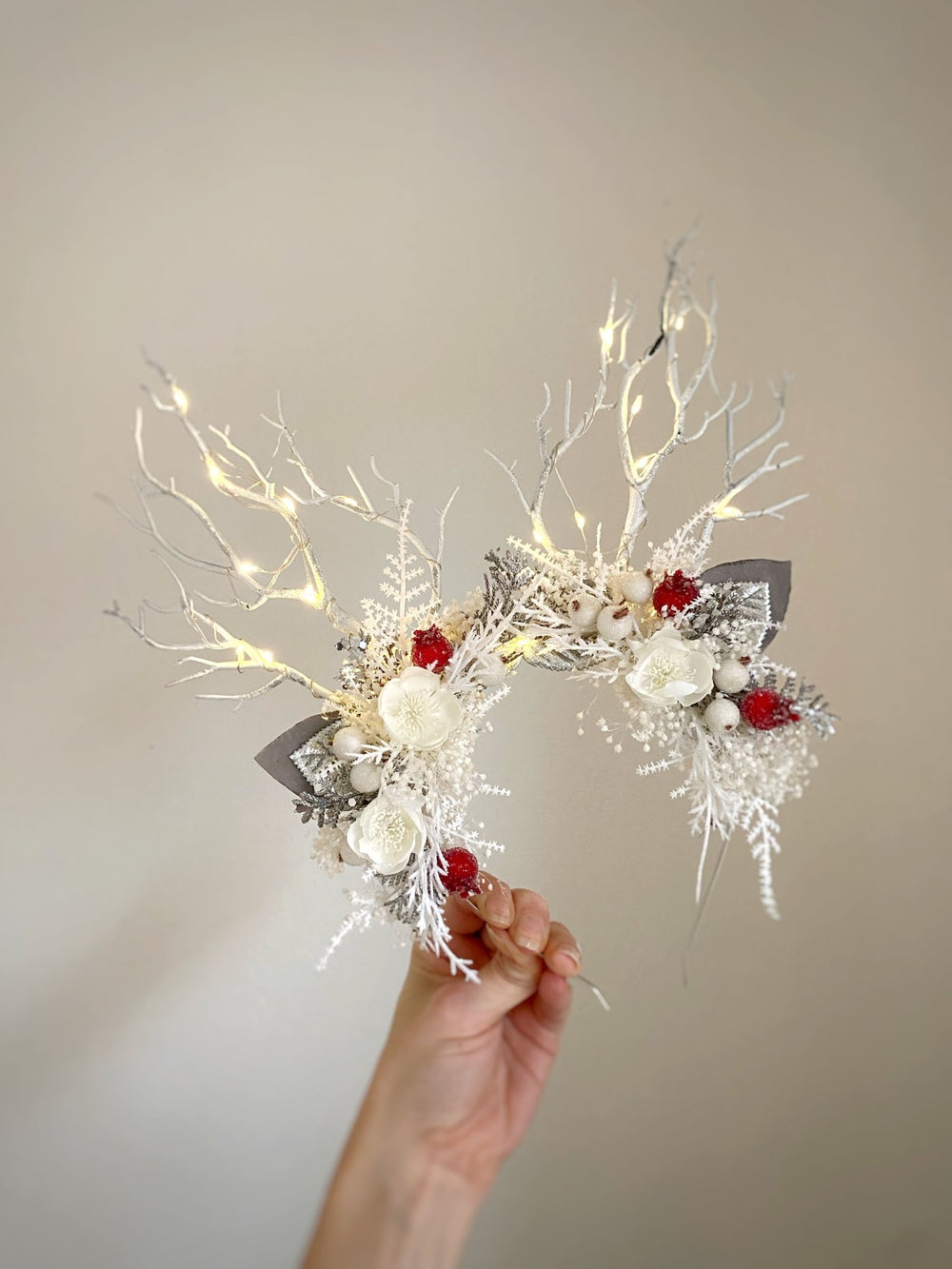 Christmas Reindeer Antler Headband: Winter wonderland with lights – handmade floral hair accessory by magaela