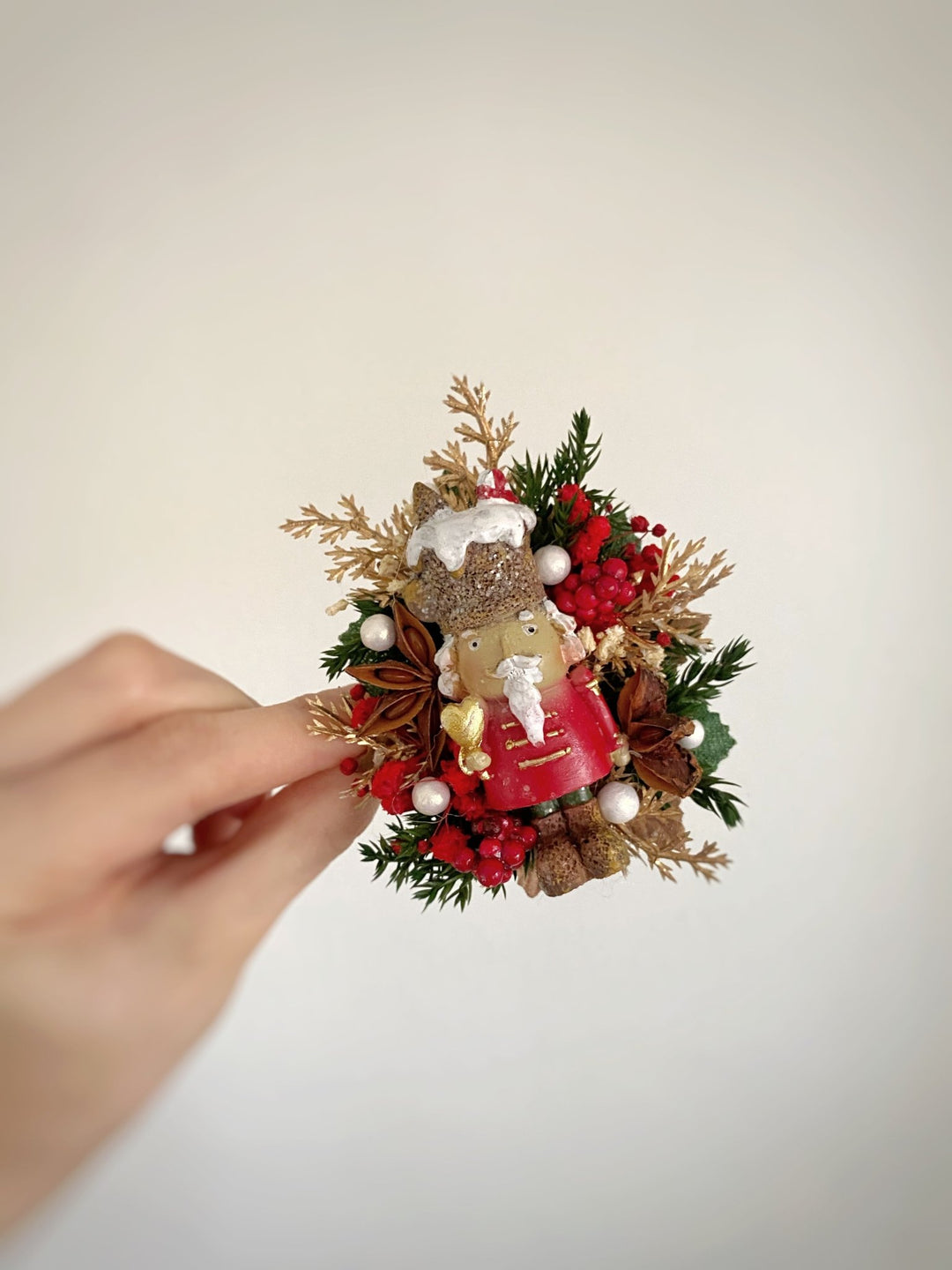Nutcracker Christmas Brooch | Star Anise and Golden Leaves – handmade floral hair accessory by magaela