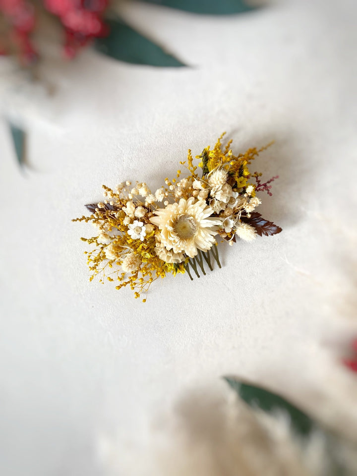 Dried Flower Bridal Hair Comb with Strawflower, Ixodia and Gypsophila | Fall Wedding – handmade floral hair accessory by magaela