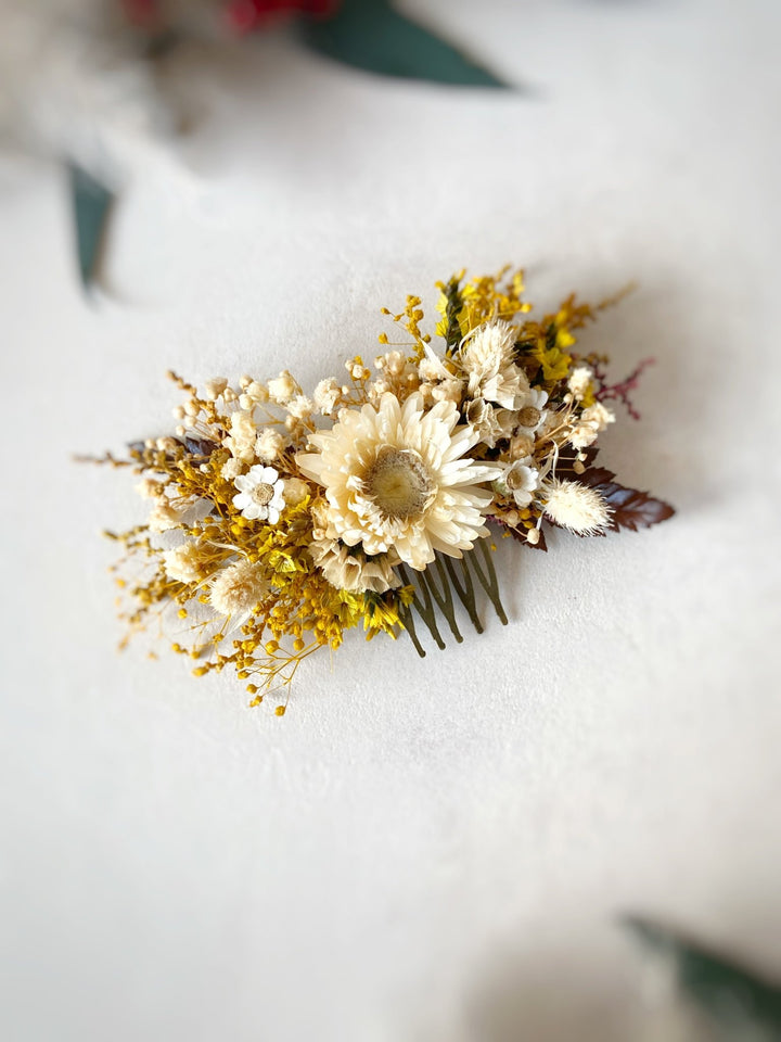 Dried Flower Bridal Hair Comb with Strawflower, Ixodia and Gypsophila | Fall Wedding – handmade floral hair accessory by magaela