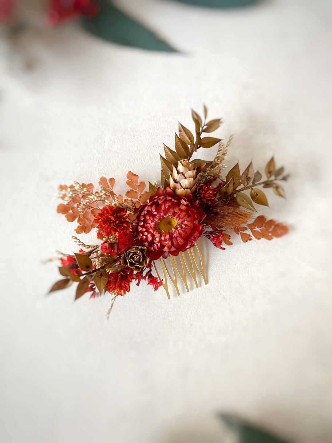 Dried Flower Bridal Hair Comb with Red Strawflower and Pine Cone | Fall Wedding – handmade floral hair accessory by magaela