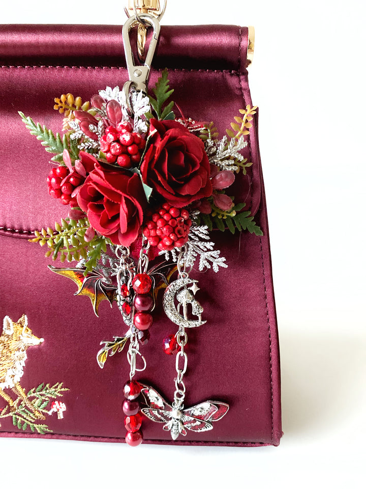 Crimson Dragon Garten-Taschenanhänger mit Schmetterling | Einzigartiges Originalstück