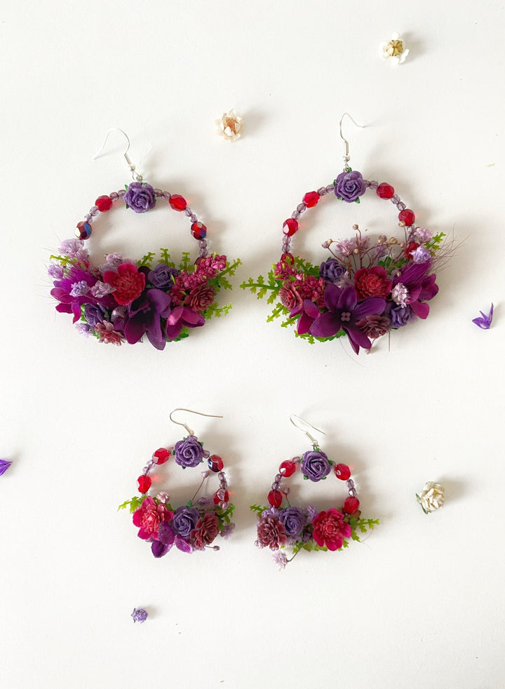 Purple and burgundy wedding flower set: bracelet, earrings in two sizes and boutonniere for groom – handmade floral hair accessory by magaela