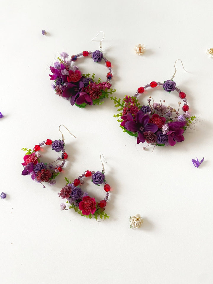 Purple and burgundy wedding flower set: bracelet, earrings in two sizes and boutonniere for groom – handmade floral hair accessory by magaela