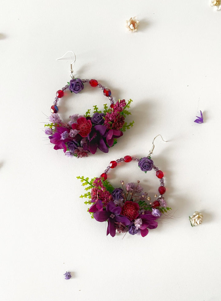 Purple and burgundy wedding flower set: bracelet, earrings in two sizes and boutonniere for groom – handmade floral hair accessory by magaela