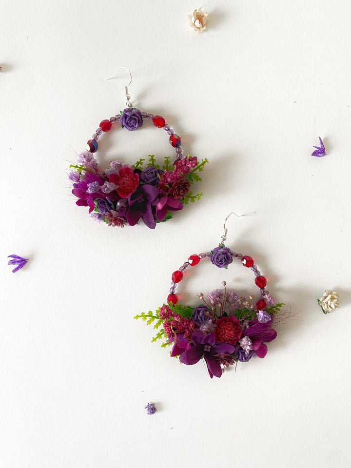 Purple and burgundy wedding flower set: bracelet, earrings in two sizes and boutonniere for groom – handmade floral hair accessory by magaela