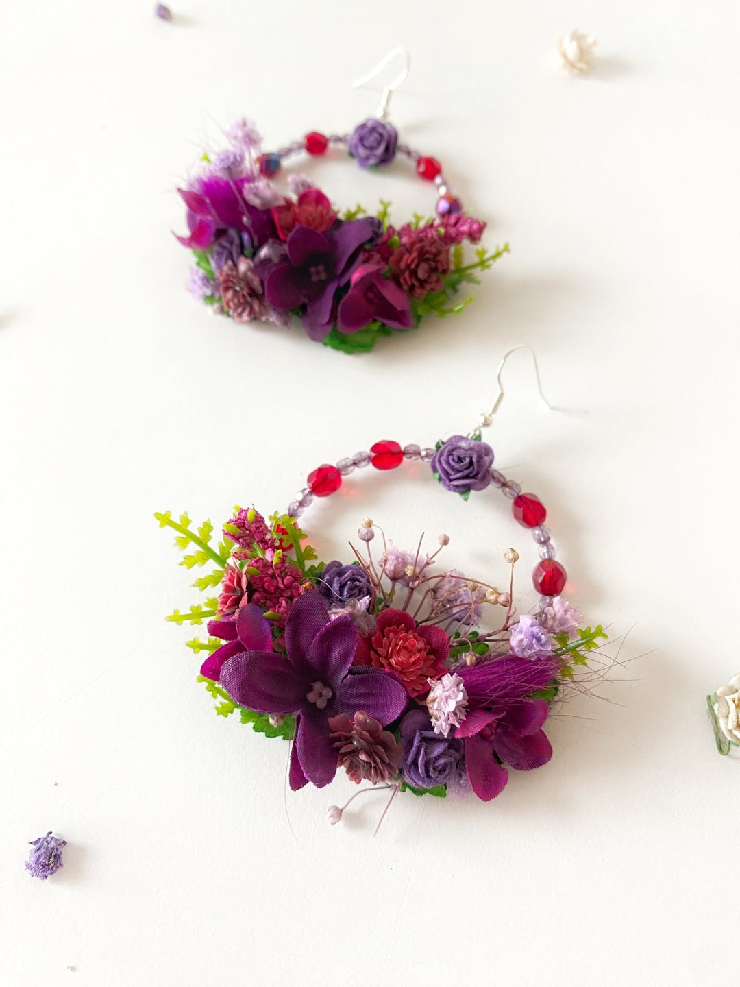 Purple and burgundy wedding flower set: bracelet, earrings in two sizes and boutonniere for groom – handmade floral hair accessory by magaela