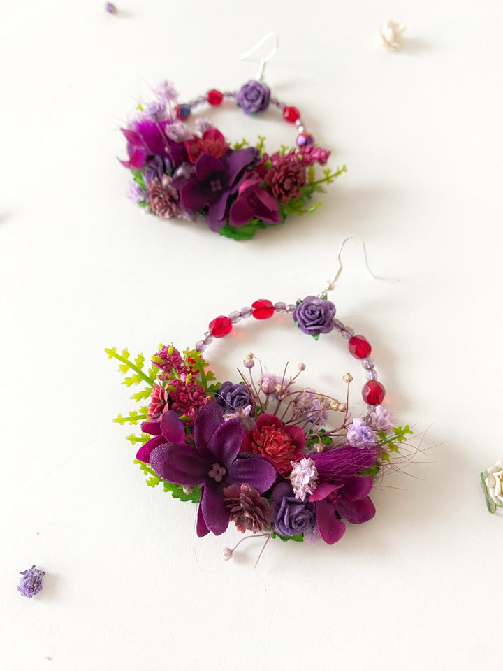 Purple and burgundy wedding flower set: bracelet, earrings in two sizes and boutonniere for groom – handmade floral hair accessory by magaela