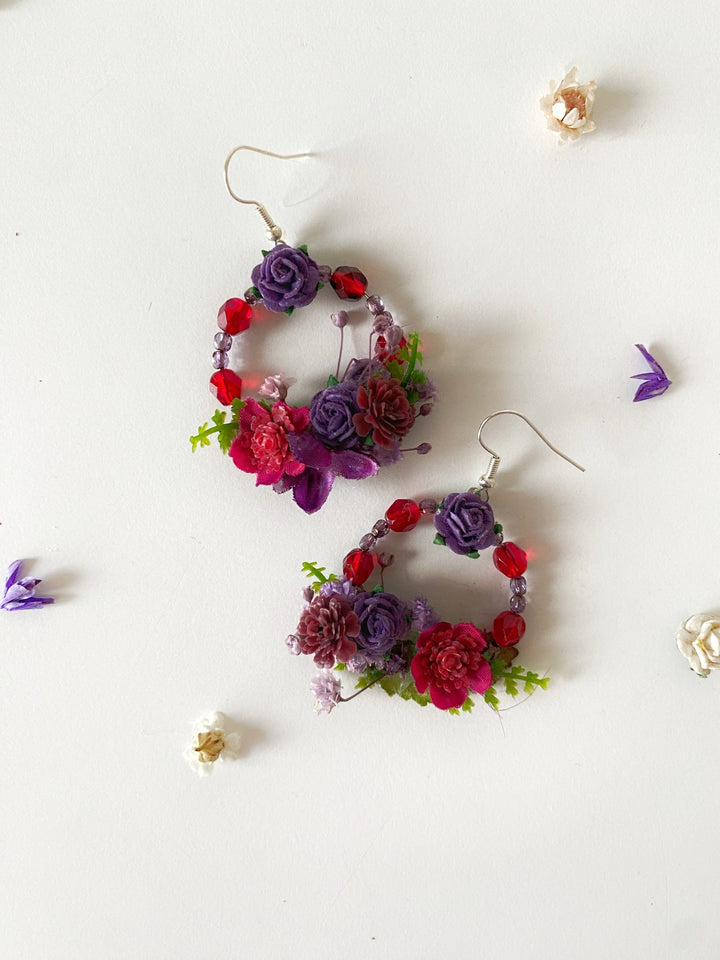 Purple and burgundy wedding flower set: bracelet, earrings in two sizes and boutonniere for groom – handmade floral hair accessory by magaela