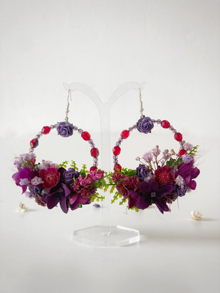 Purple and burgundy wedding flower set: bracelet, earrings in two sizes and boutonniere for groom – handmade floral hair accessory by magaela